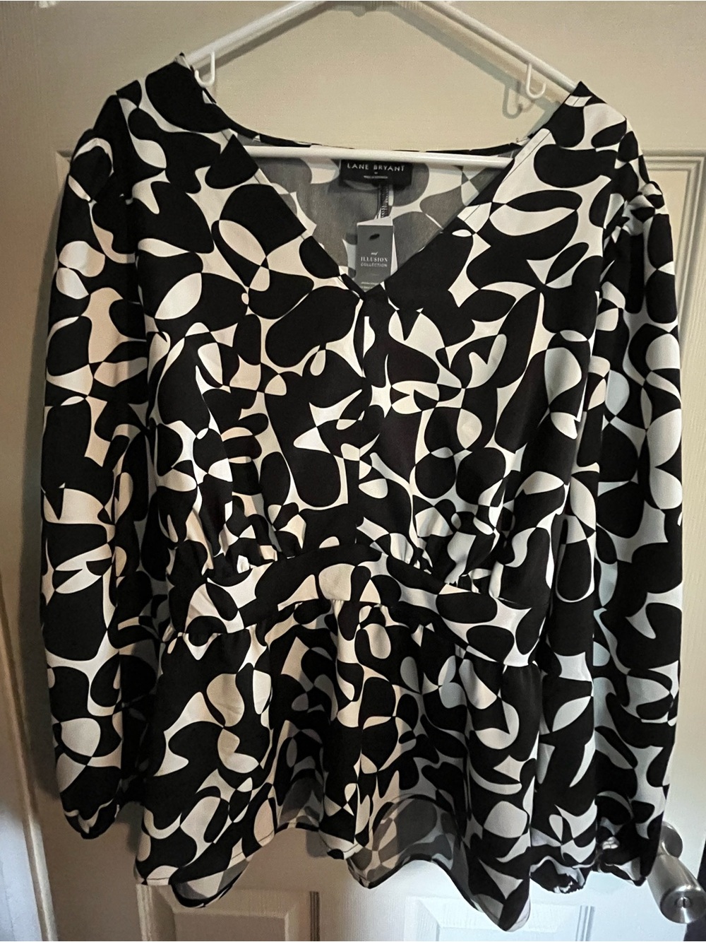 Lane Bryant Black and White Abstract V-Neck Peplum Blouse Illusion Collection